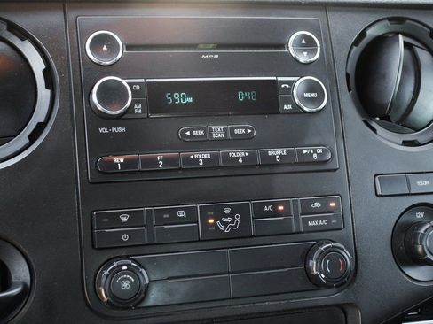 Used 2016 Ford F550 2WD Crew Cab Super Duty image 25