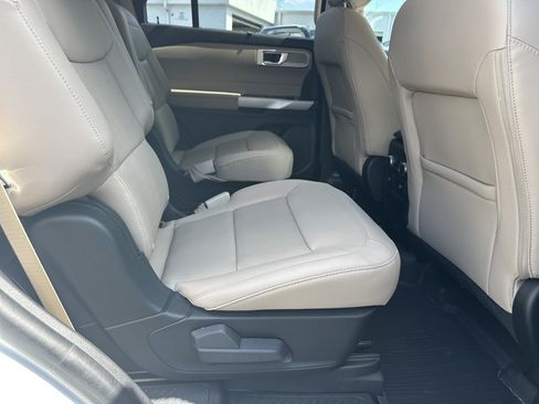 Used 2021 Ford Explorer Limited w/ Equipment Group 301A RWD image 17