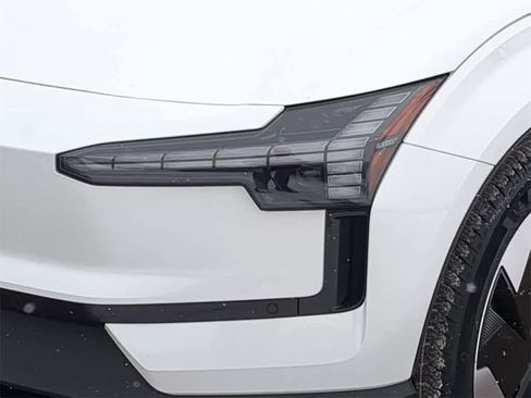 Certified 2025 Volvo EX30 Plus w/ Protection Package Premier image 10
