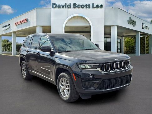 Certified 2023 Jeep Grand Cherokee Laredo w/ Luxury Tech Group I image 3