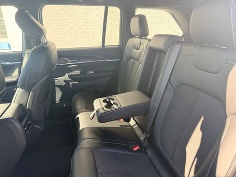 New 2026 Jeep Grand Cherokee Laredo image 19