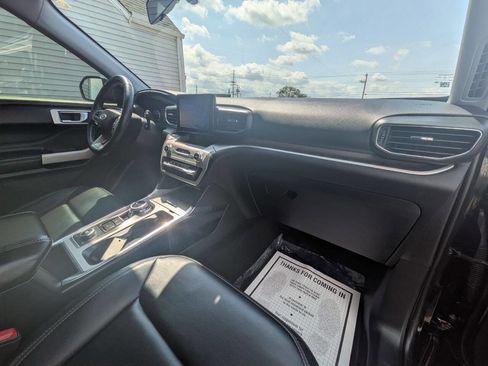 Used 2021 Ford Explorer XLT w/ Equipment Group 202A image 18