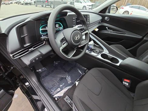 Used 2026 Hyundai Elantra Hybrid FWD image 16
