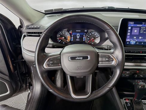 Used 2022 Jeep Compass Latitude w/ Convenience Group AWD/4WD image 3