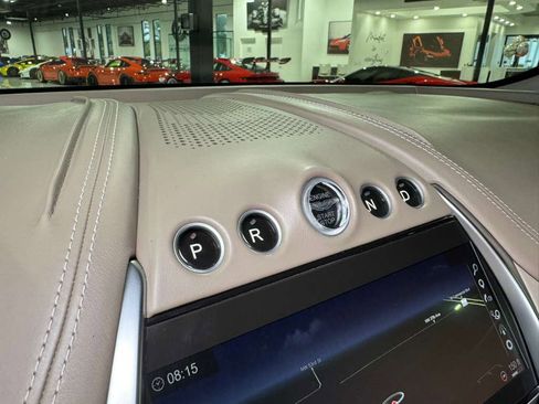 Used 2021 Aston Martin DBX image 24