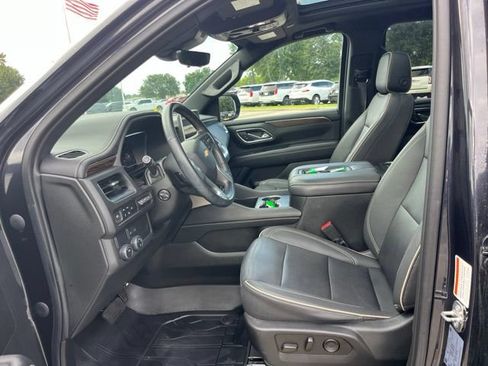Used 2023 Chevrolet Suburban Premier w/ Premium Package 2 RWD image 14