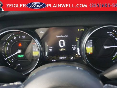 Used 2022 Jeep Wrangler Unlimited Sahara w/ Cold Weather Group AWD/4WD image 28
