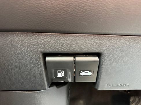 Used 2025 Nissan Versa SR w/ Trunk Package FWD image 24