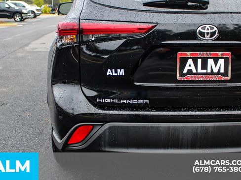 Used 2023 Toyota Highlander L image 12