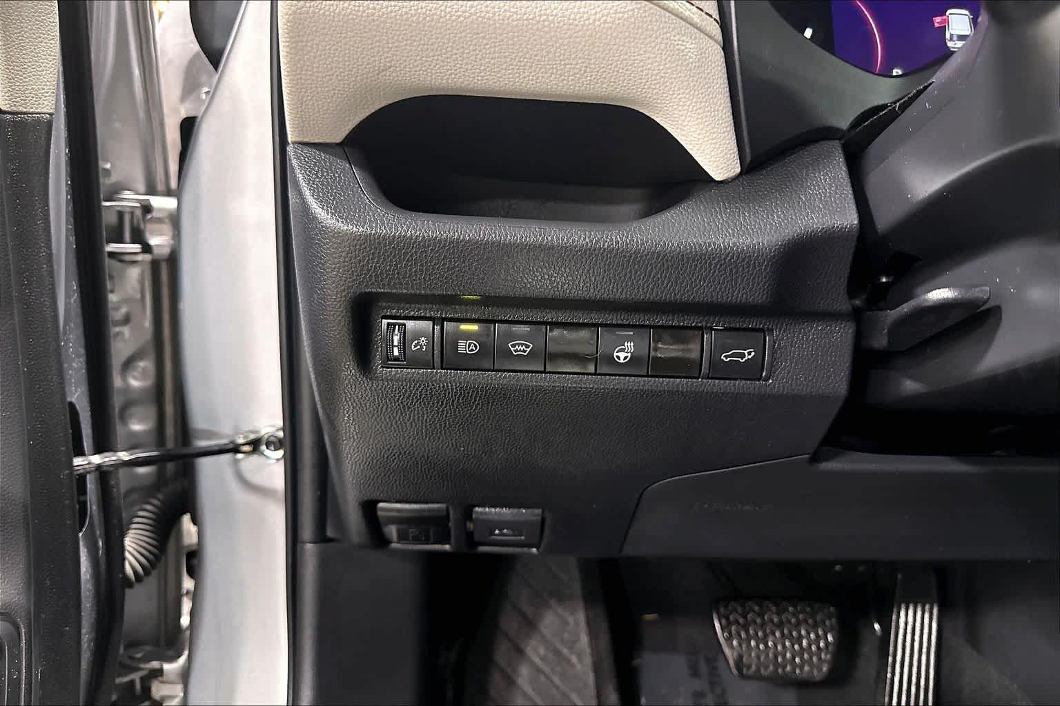 Used 2023 Toyota RAV4 XLE Premium AWD/4WD image 35