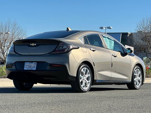Used 2017 Chevrolet Volt Premier w/ Driver Confidence II Package image 4