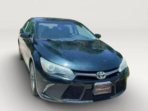 Used 2016 Toyota Camry SE image 4