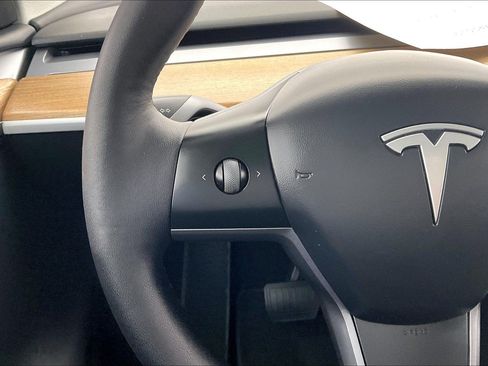 Used 2023 Tesla Model Y Long Range AWD/4WD image 18
