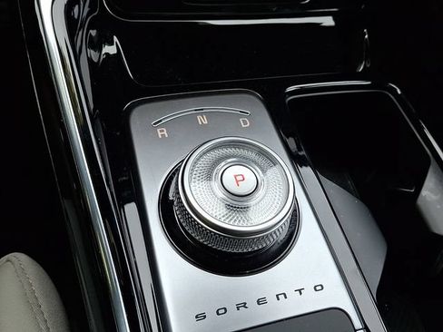 Certified 2025 Kia Sorento SX Prestige AWD/4WD image 13