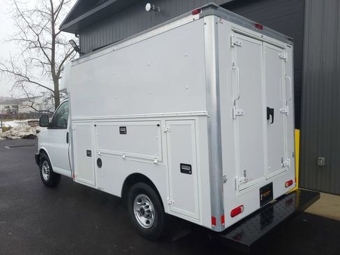 Used 2017 GMC Savana 3500 image 3