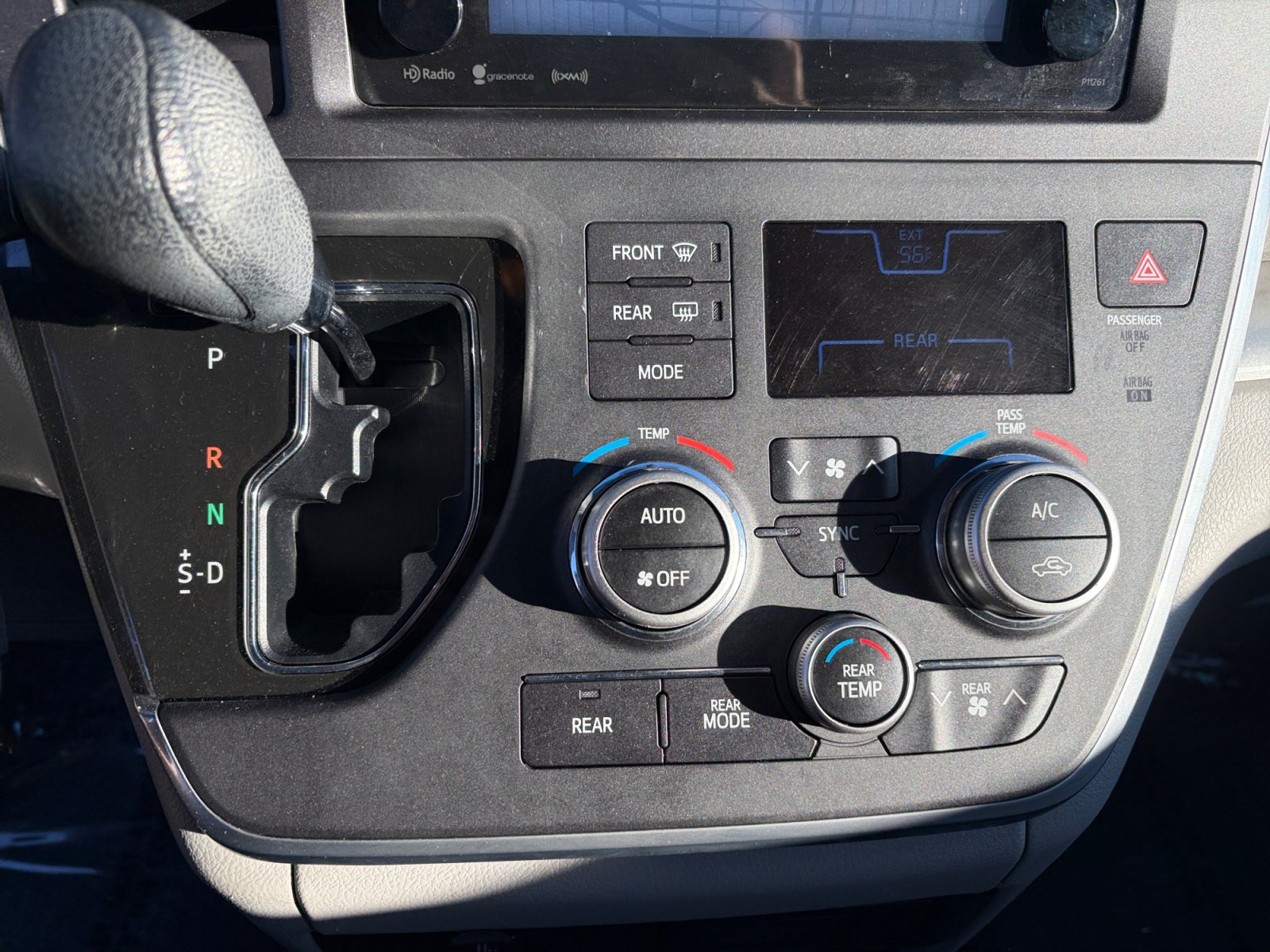 Used 2017 Toyota Sienna LE FWD image 21
