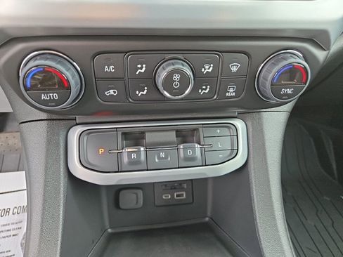 Certified 2023 GMC Acadia SLT AWD/4WD image 18