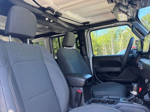 Used 2024 Jeep Wrangler Unlimited w/ Convenience Group image 26