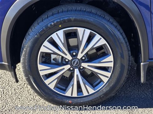 Used 2023 Nissan Rogue SV image 9