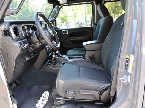 Used 2022 Jeep Wrangler Unlimited Sport image 19