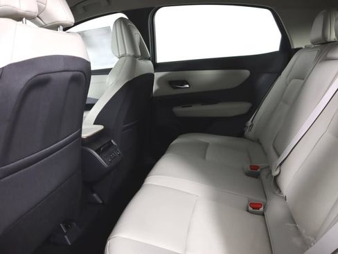 Used 2023 Nissan Ariya FWD image 23