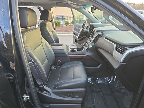 Used 2016 GMC Yukon SLT w/ HD Trailering Package image 10