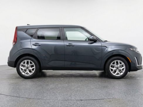 Used 2025 Kia Soul LX w/ LX Technology Package FWD image 11