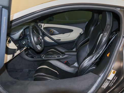 Used 2018 McLaren 570S RWD image 12