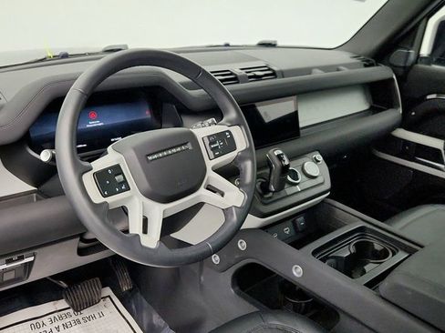 Used 2023 Land Rover Defender 90 SE image 12