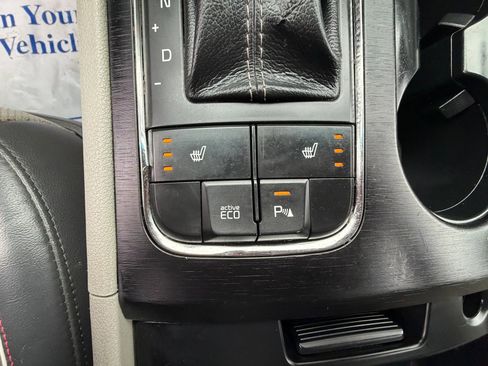 Used 2017 Kia Sedona LX w/ LX Essentials Premium Package FWD image 16