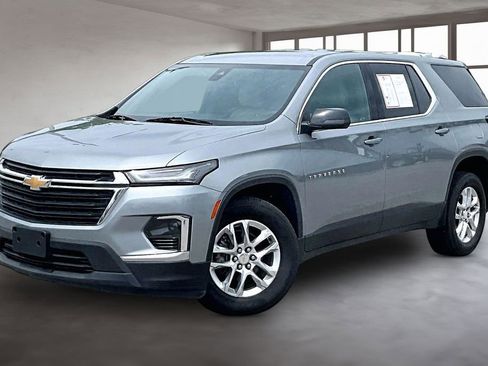 Used 2023 Chevrolet Traverse LS FWD image 2