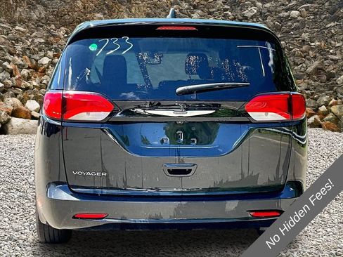 Used 2023 Chrysler Voyager LX FWD image 4