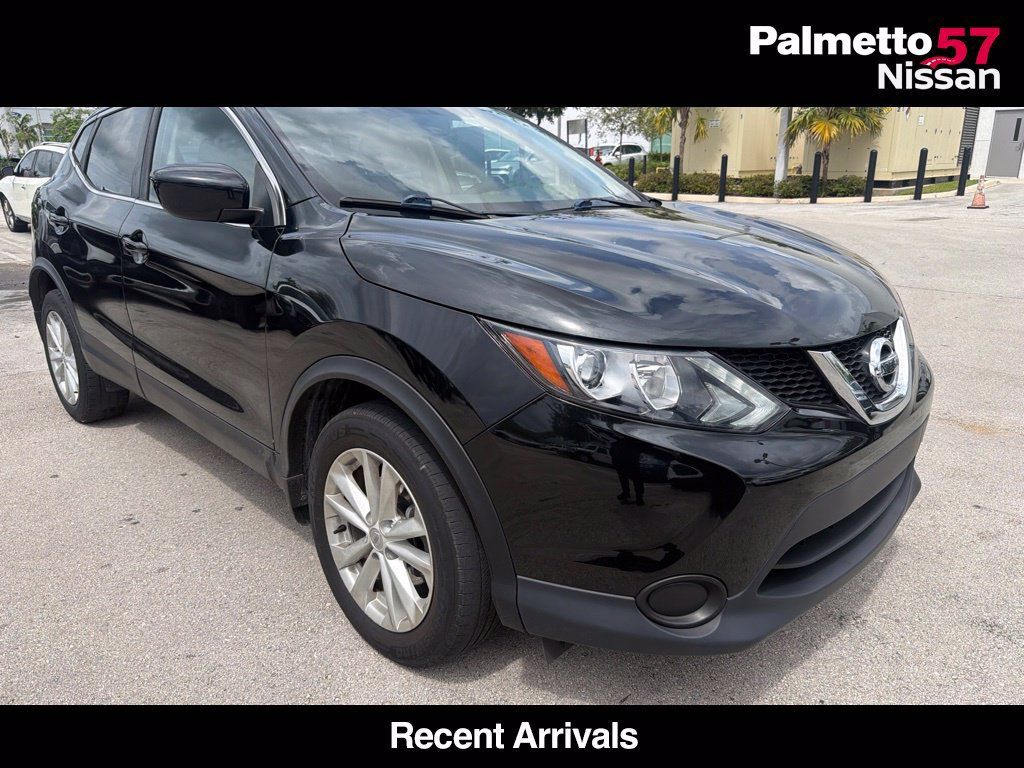 Used 2017 Nissan Rogue Sport S w/ S Appearance Package FWD image 1