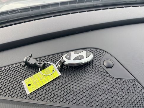 Used 2025 Hyundai Elantra SEL image 21