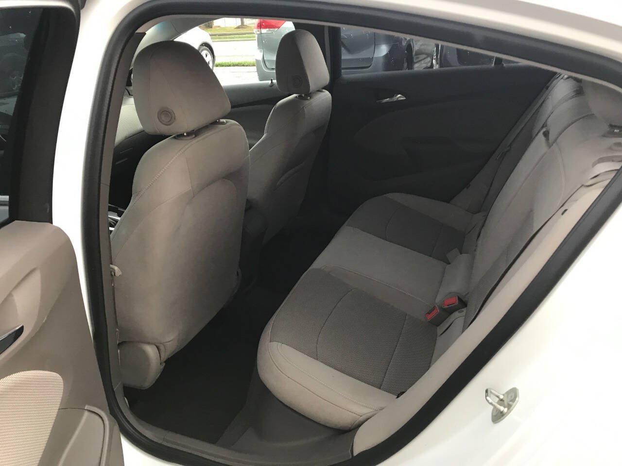 Used 2018 Chevrolet Cruze LT w/ Convenience Package FWD image 10
