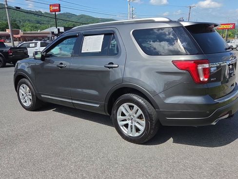 Used 2018 Ford Explorer XLT w/ Equipment Group 202A AWD/4WD image 5