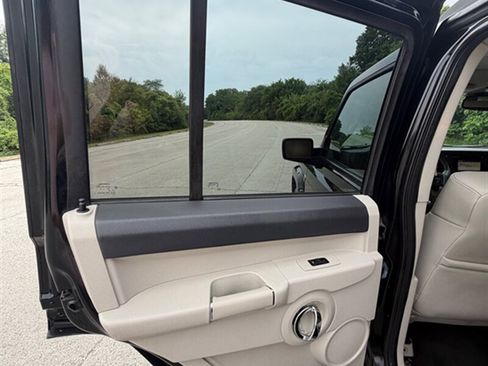 Used 2006 Jeep Commander Limited AWD/4WD image 26