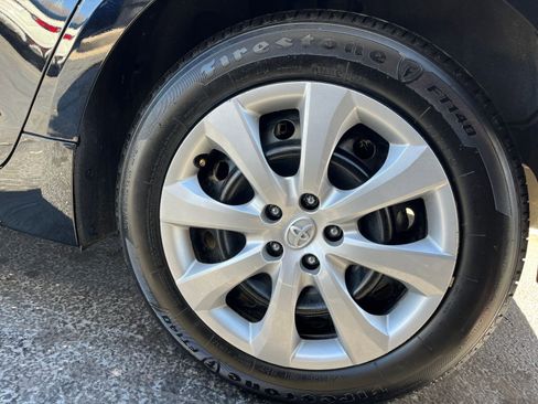 Used 2025 Toyota Corolla LE image 28