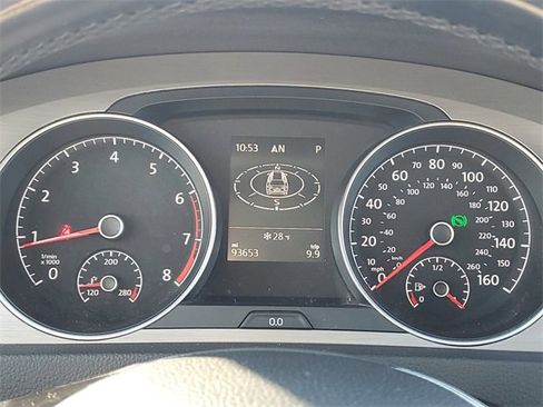 Used 2015 Volkswagen Golf S image 24