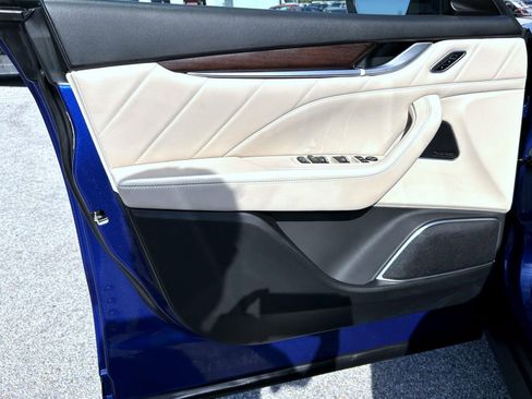 Used 2019 Maserati Levante GranLusso image 9