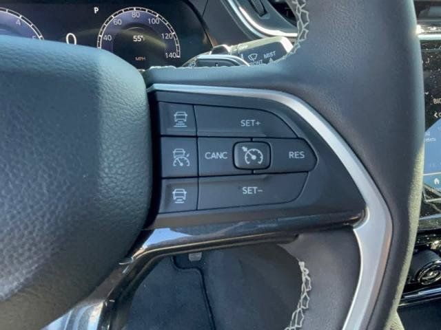 Used 2023 Jeep Grand Cherokee L Laredo AWD/4WD image 15