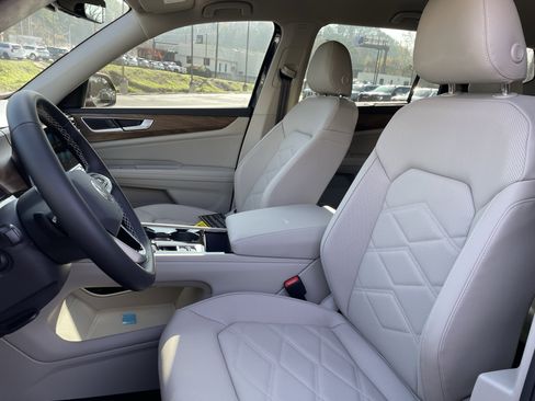 New 2026 Volkswagen Atlas SE image 15