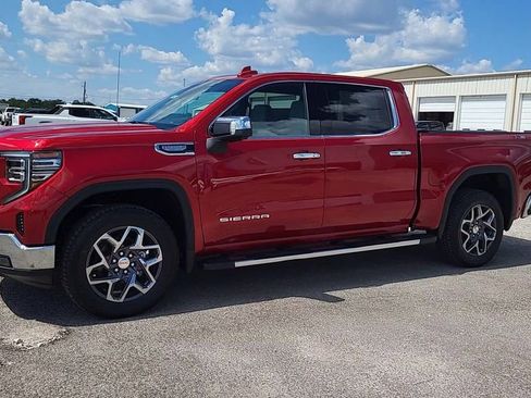 New 2026 GMC Sierra 1500 SLT image 3