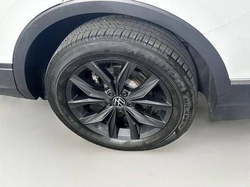 Used 2024 Volkswagen Tiguan SE image 11
