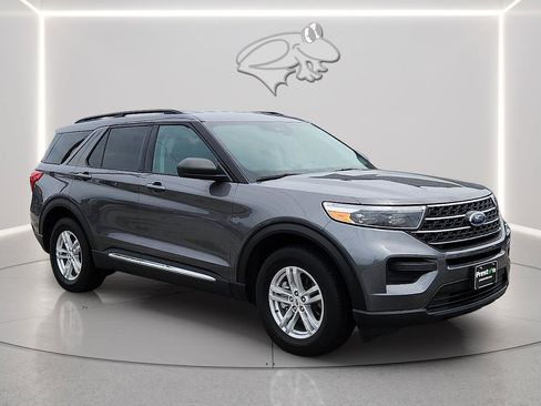 Used 2023 Ford Explorer XLT AWD/4WD image 6