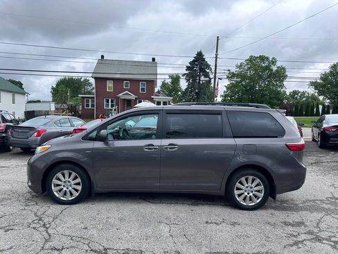 Used 2017 Toyota Sienna XLE w/ XLE Navigation Package AWD/4WD image 5