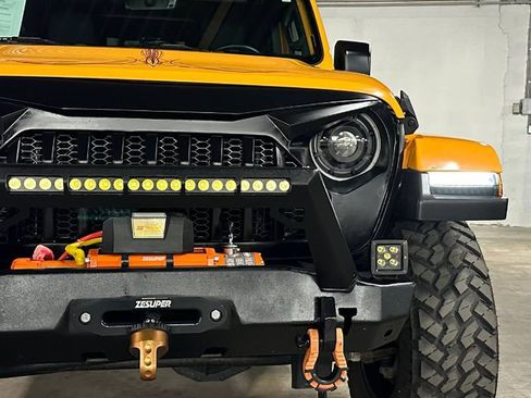 Used 2021 Jeep Gladiator Sport image 5