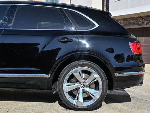 Used 2018 Bentley Bentayga image 5