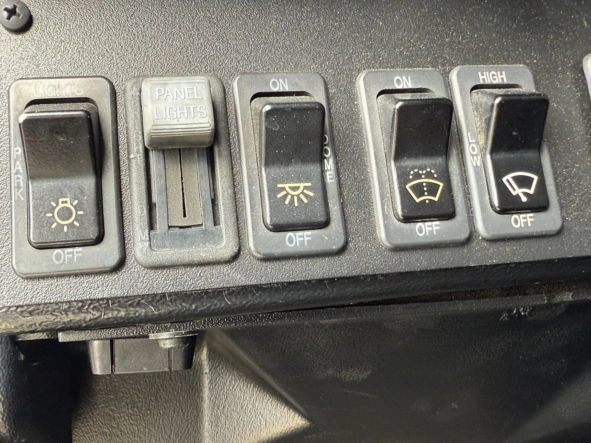 Used 1993 HUMMER H1 4-Door Open Top AWD/4WD image 17