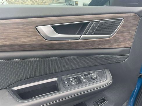 New 2025 Volkswagen Atlas SEL image 18